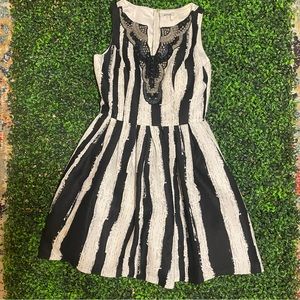 Minuet Brand Dress. Size Large.